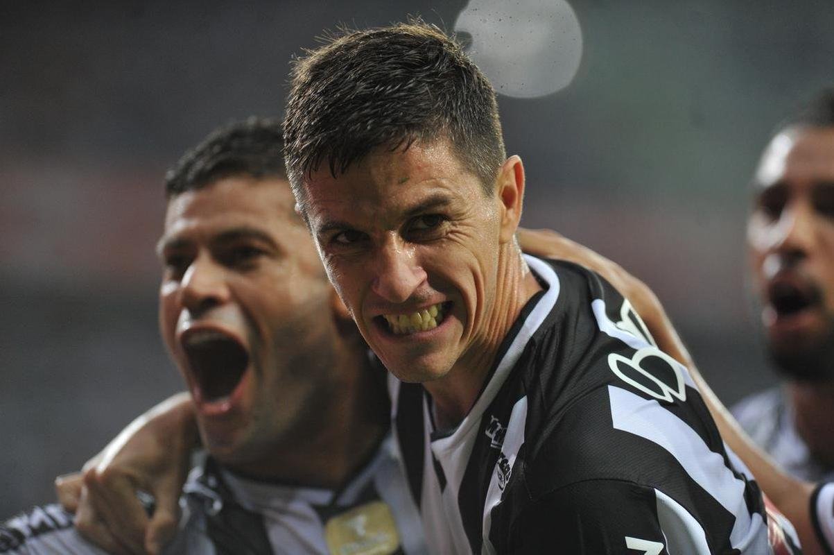 Galo venceu Cruzeiro com gols de Hulk (2) e Nacho. Edu descontou para a Raposa