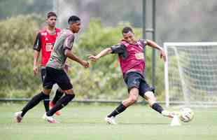 Imagens do primeiro treino de Eduardo Vargas pelo Atltico