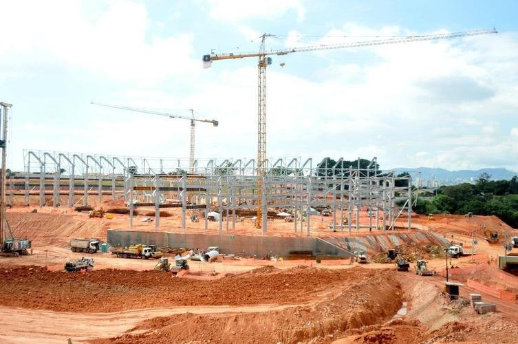 Arena MRV completa um ano de obras neste 20 de abril de 2021. Veja como est o andamento da construo do estdio do Atltico, que tem previso de ficar pronto em outubro de 2022. Sero 46 mil lugares, 2.333 vagas de estacionamento, 40 bares e 80 camarotes. O empreendimento fica no bairro Califrnia, em Belo Horizonte. (Fotos de Gladyston Rodrigues/EM/D. A Press)