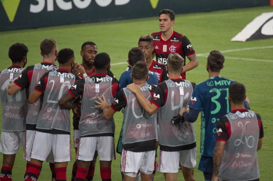 8 lugar - Flamengo - 3 vitrias, 2 empates e 1 derrota (11 pontos e 3 gols de saldo)