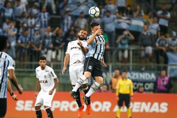 Grêmio jogou melhor e conseguiu vitória por 2 a 0 sobre o Atlético na Arena, em Porto Alegre, pela 13ª rodada do Campeonato Brasileiro