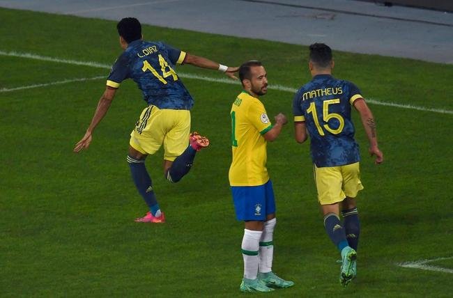 Brasil e Colmbia se enfrentaram no Estdio Nilton Santos, pelo Grupo B da Copa Amrica 