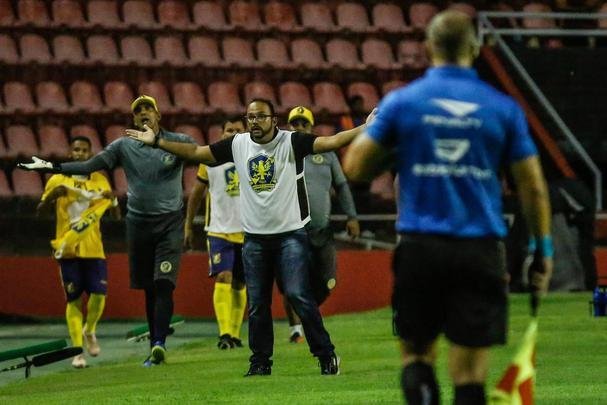 O Sport recebeu o Retrô FC em jogo adiantado da 5ª rodada do Campeonato Pernambucano. A partida marcou a estreia da Ilha do Retiro na temporada 2020