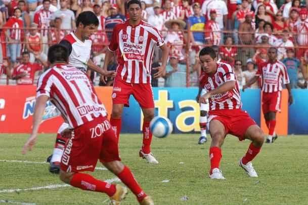 A tradicional camisa do Nutico usada em 2007 e fornecida pela Wilson