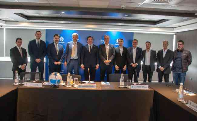 Dirigentes de diferentes clubes da América do Sul, como o Atlético, em reunião com a Conmebol