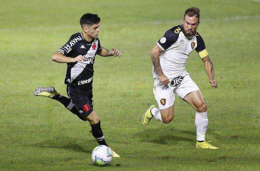 Equipes se enfrentaram no estdio de So Janurio com vitria do Cruzmaltino por 2 a 0 com dois gols de Fellipe Bastos