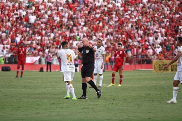 Náutico e Sampaio Corrêa iniciaram a decisão da Série C neste domingo