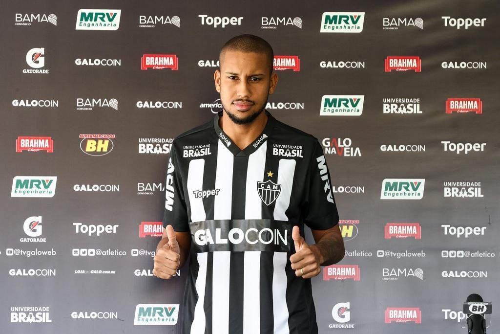 Imagens da apresentao de Jair no Atltico