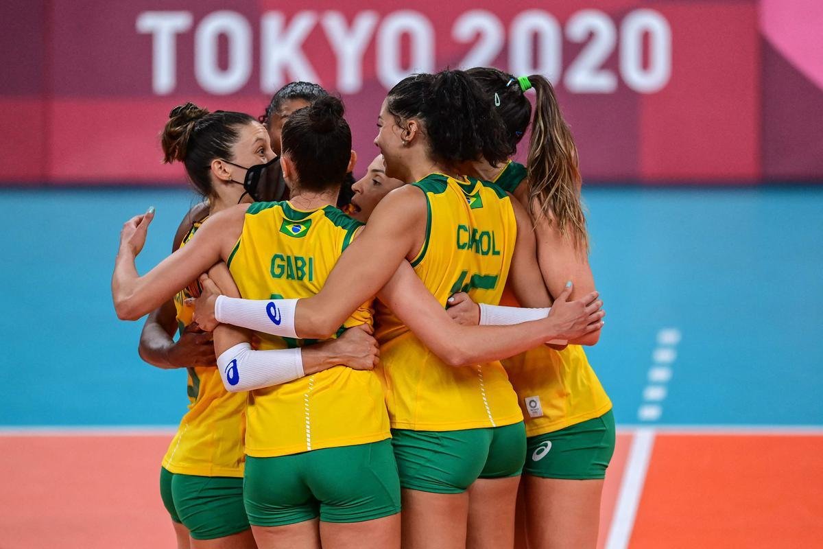 Brasil venceu Comit Olmpico Russo venceu por 3 sets a 1 (23/25, 25/21, 25/19 e 25-22) e se classificou para a semifinal dos Jogos Olmpicos de Tquio 