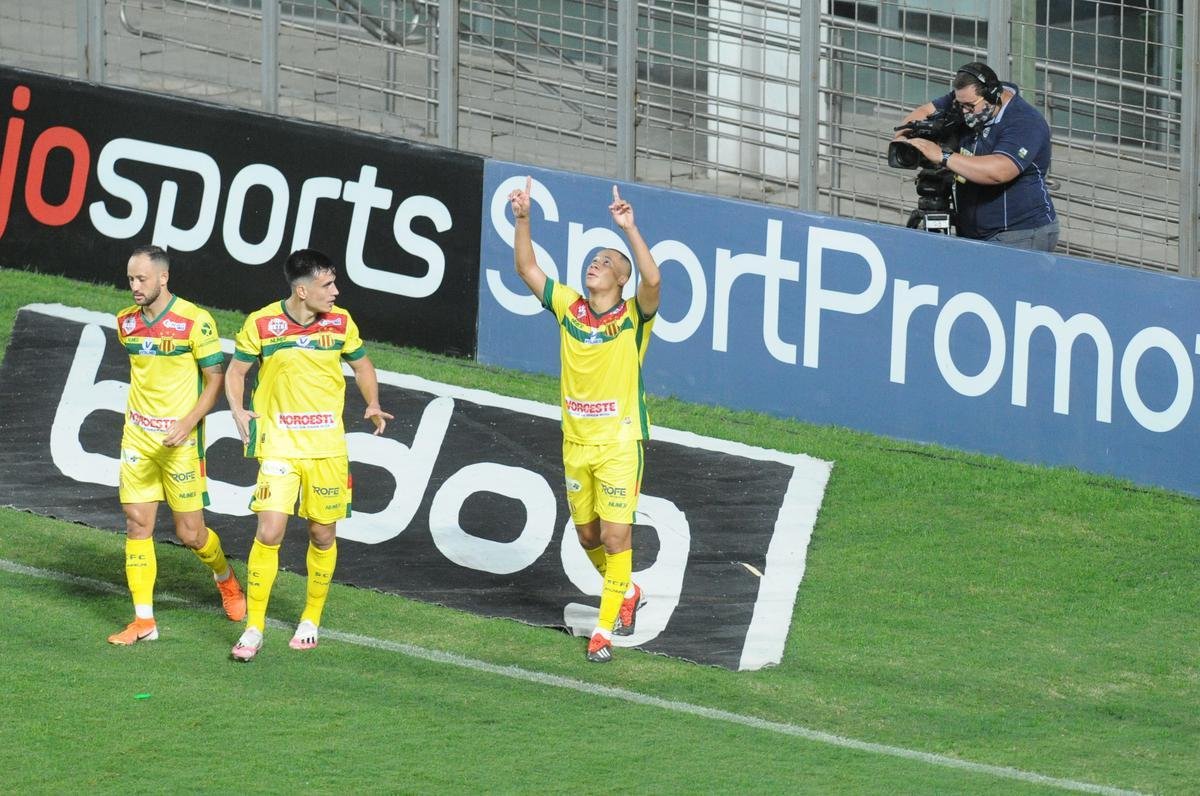 Fotos do jogo entre Amrica e Sampaio Corra, no Independncia, em Belo Horizonte, pela 27 rodada da Srie B do Campeonato Brasileiro