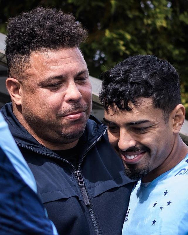 Em Belo Horizonte, Ronaldo acompanhou treino do Cruzeiro na manh desta quarta-feira (15) e conversou com jogadores na Toca da Raposa II