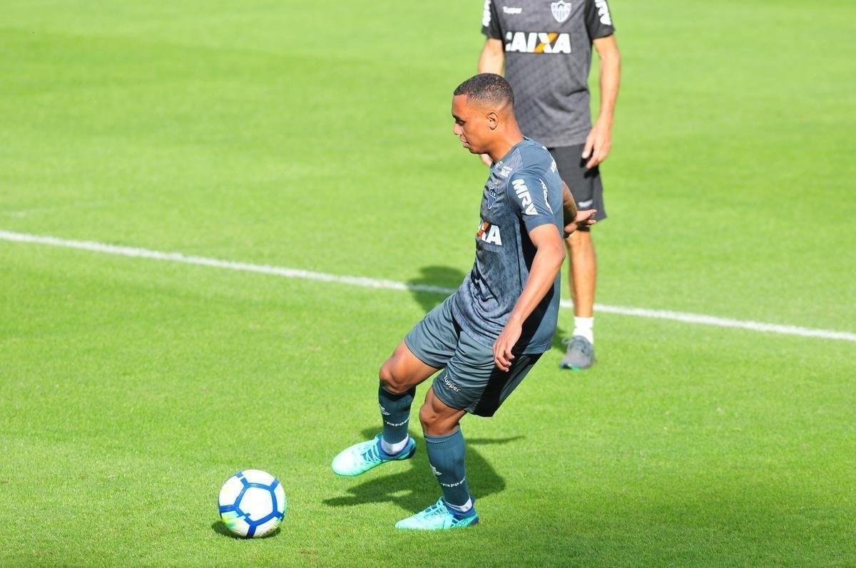 Fotos da apresentao e primeiro treino de Leandrinho no Atltico