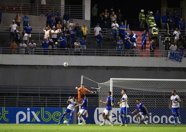 Fotos da partida entre CSA e Cruzeiro, nesta quarta-feira (20), no Rei Pel, em Macei. Jogo  vlido pela 19 rodada da Srie B do Campeonato Brasileiro.
