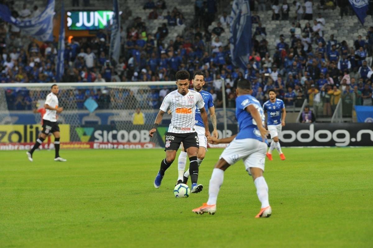 Fotos de Cruzeiro x Corinthians, no Mineiro, pela oitava rodada do Campeonato Brasileiro