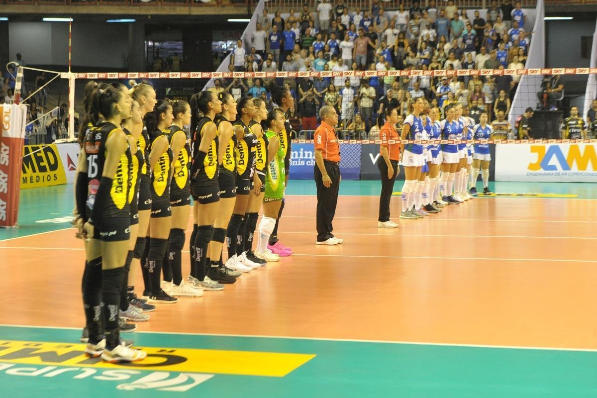 Minas x Praia: veja fotos da primeira partida da final