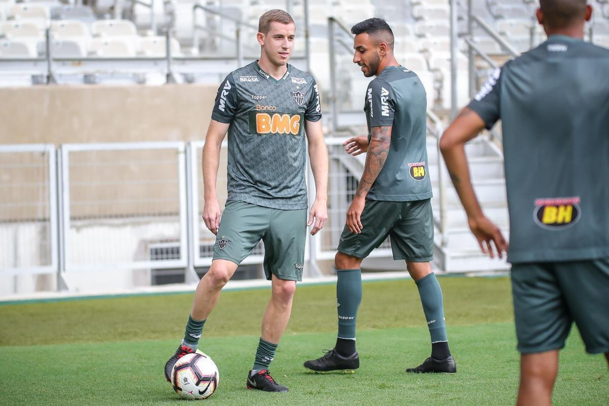 Levir Culpi comanda treino no Mineiro antes da estreia no Grupo E da Libertadores