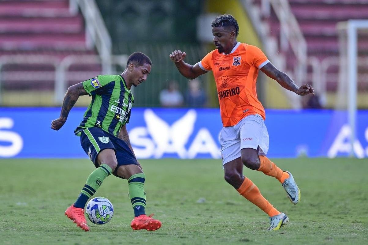 Fotos do jogo entre Nova Iguau e Amrica pela Copa do Brasil
