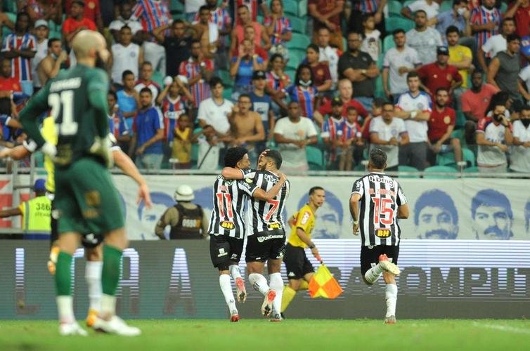 Com gols de Hulk, de pnalti, e Keno (e), o Galo virou sobre o Bahia, por 3 a 2 e chegou ao bicampeonato brasileiro