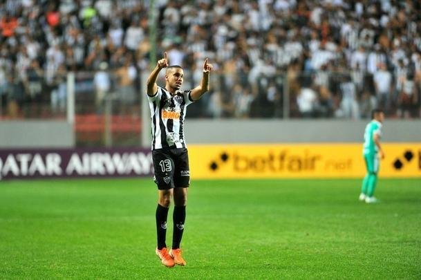 Lances do primeiro tempo de Atltico x La Equidad, no primeiro tempo