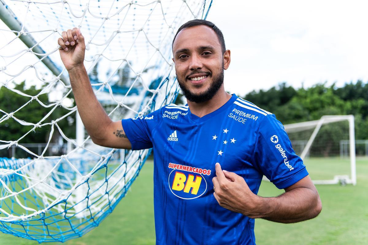 Felipe Augusto foi anunciado pelo Cruzeiro em 13 de fevereiro. Seu último clube foi o América. Até aqui, o atacante disputou cinco jogos com a camisa celeste e marcou um gol.