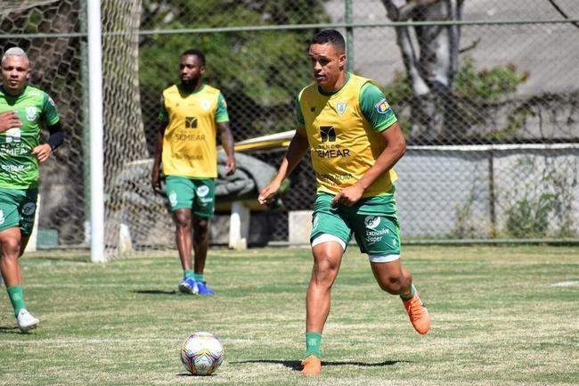 Dos dias 26 a 28 de janeiro, o Amrica realizou atividades totalmente voltadas ao confronto contra o Ava, pela 38 rodada da Srie B do Campeonato Brasileiro. Nesta sexta-feira (29), s 21h30, Coelho e Leo da Ilha se enfrentam no Independncia, em Belo Horizonte. A partida pode selar um indito tricampeonato do Amrica, que se isolaria como maior vencedor da competio. Alm disso, o elenco almeja a conquista para coroar uma temporada histrica, em que o clube foi semifinalista da Copa do Brasil.