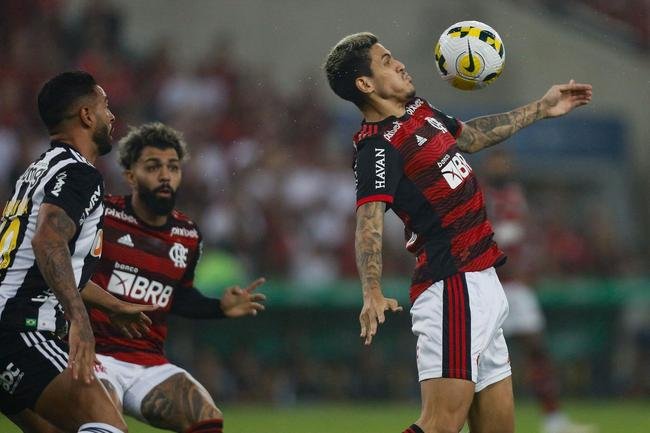 Arrascaeta abriu o placar para o Flamengo: 1 a 0