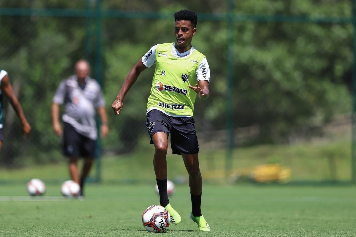 Treino do Atlético em campo. Jogadores fizeram atividade pela manhã no gramado. No período da tarde, trabalho foi na academia