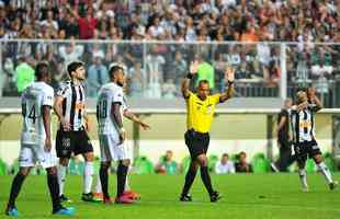 Galo deslanchou no segundo tempo com gols de Fbio Santos, de pnalti, e Vinicius