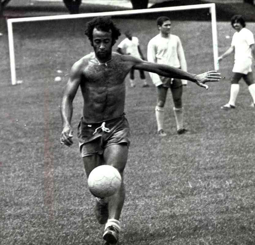 2- Dirceu Lopes - 228 gols em 610 jogos (1964 a 1977)