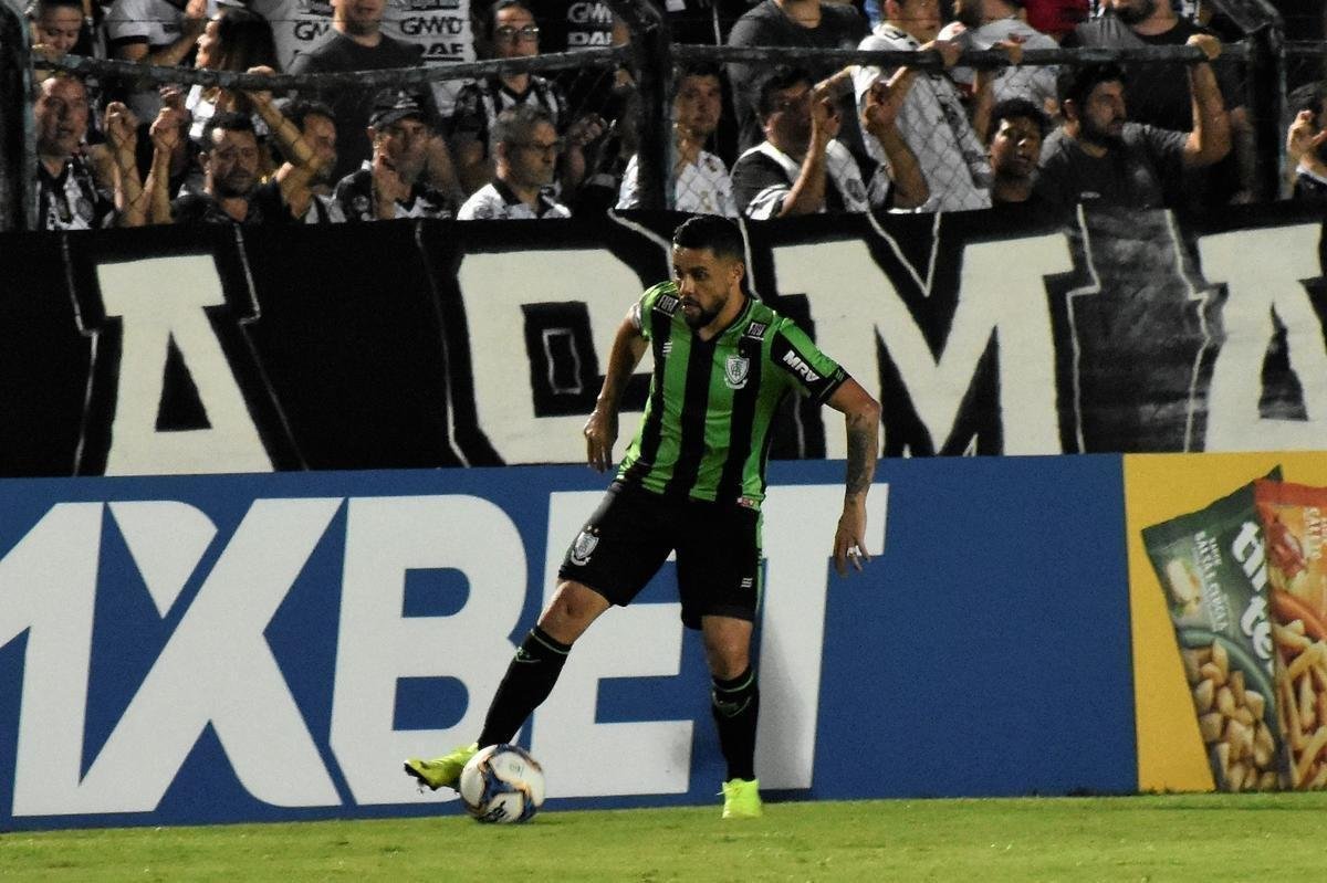 No segundo tempo, Amrica sofreu gol aos 19 minutos e no conseguiu chegar ao empate