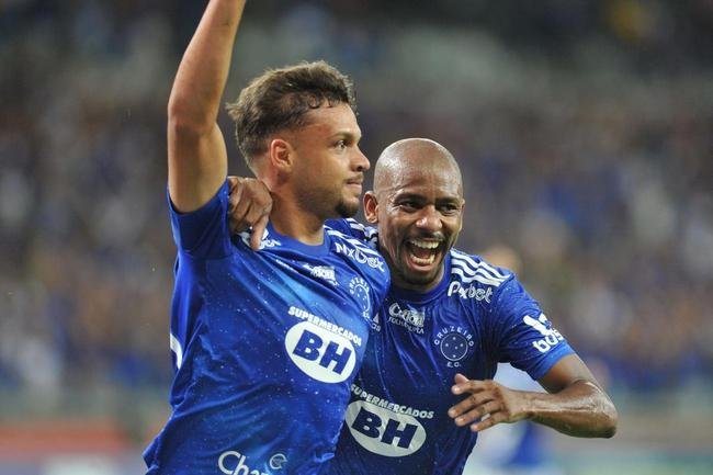Fotos do jogo entre Cruzeiro e Pouso Alegre