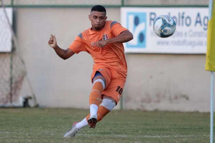 Felipe Almeida (atacante) - Mais um jovem da base, Felipe Almeida fez dois jogos com os profissionais. Ele est integrado ao elenco de base e no vem sendo relacionado para os jogos