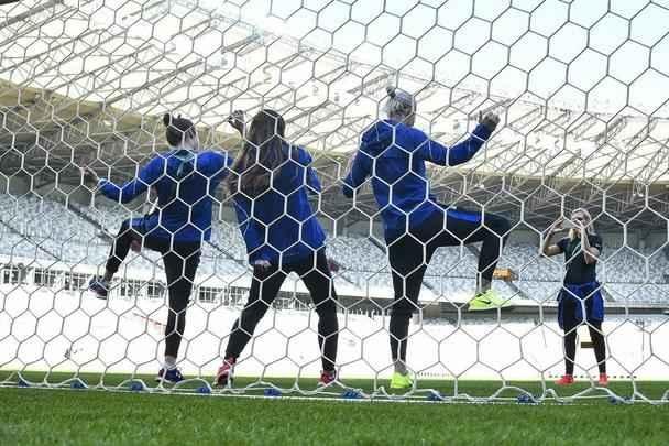 Jogadores conheceram Mineirão, em Belo Horizonte, onde estreia na Olimpíada contra Nova Zelândia nesta quarta-feira, às 19h (de Brasília), pelo Grupo G da olimpíada