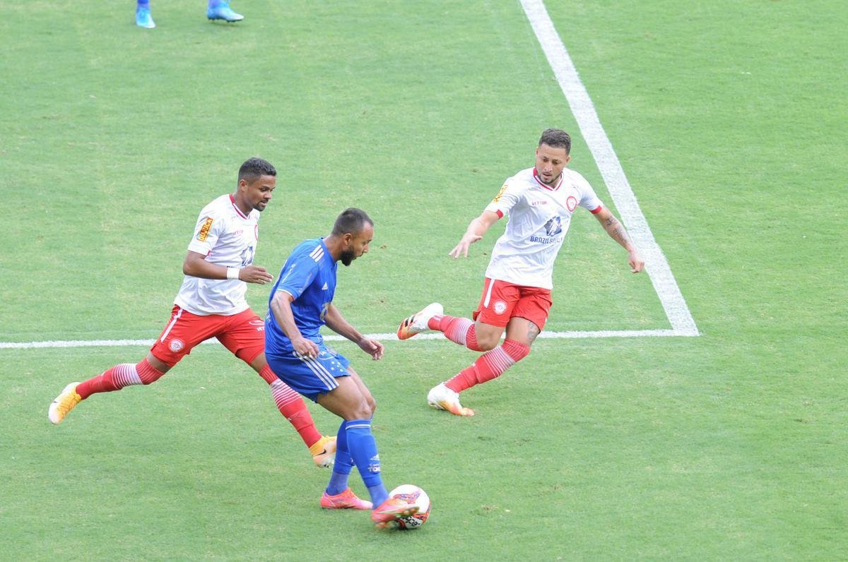 Fotos do empate por 0 a 0 entre Cruzeiro e Tombense, no Mineiro, em Belo Horizonte, pela sexta rodada do Campeonato Mineiro de 2021. Goleiro cruzeirense Fbio pegou um pnalti cobrado por Paulinho Dias e evitou o revs.