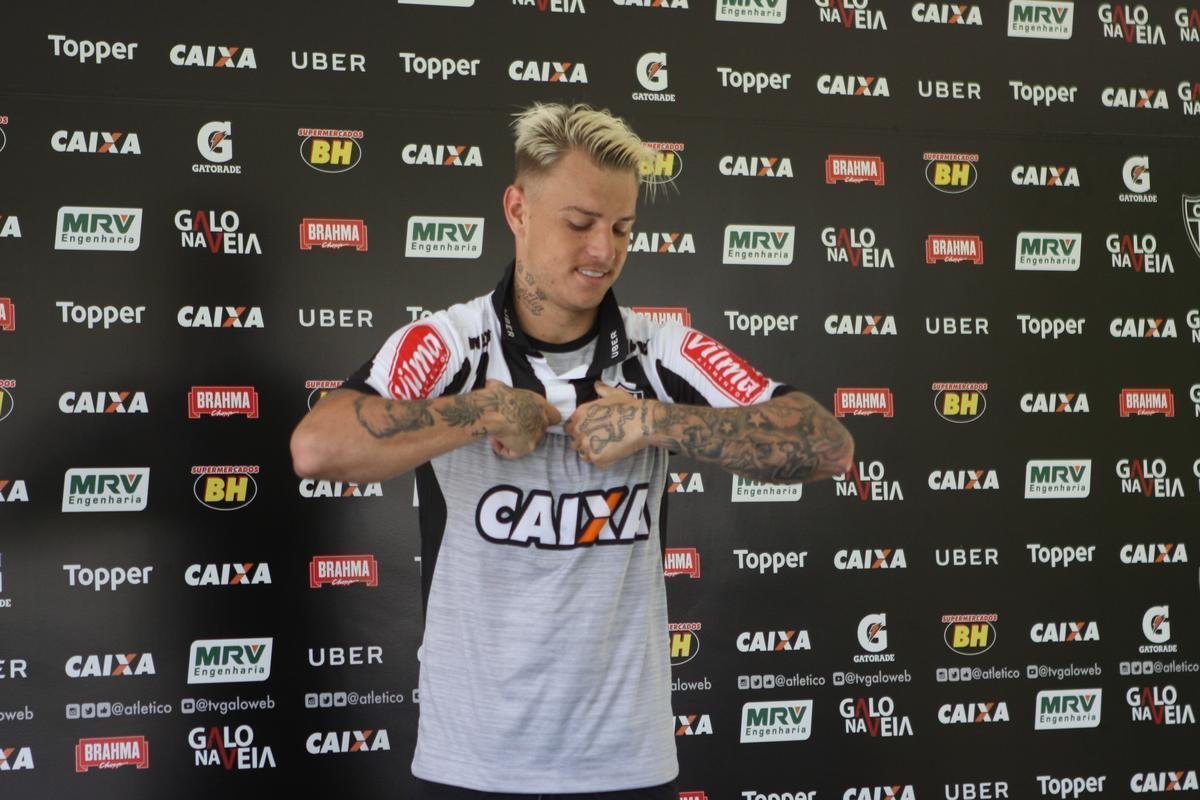 Imagens da apresentao de Rger Guedes no Atltico
