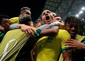 Centroavante revive lendários camisas 9 da Seleção Brasileira, marca duas vezes - uma delas um golaço de voleio - e assegura triunfo no palco da final