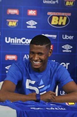 Cruzeiro apresentou o volante Jadson e o lateral-direito Luis Orejuela, primeiros reforos para a temporada