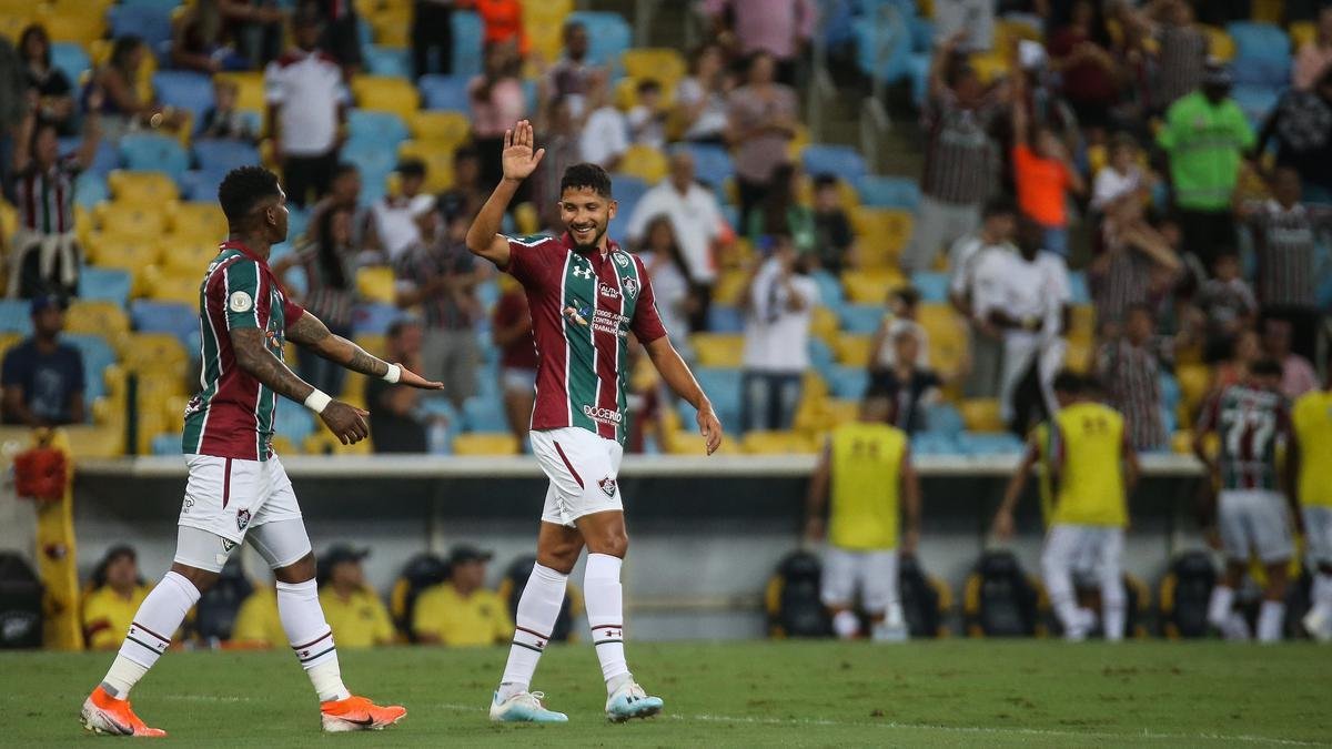 Lances do jogo entre Fluminense e Atltico, no Maracan, pela 33 rodada do Brasileiro