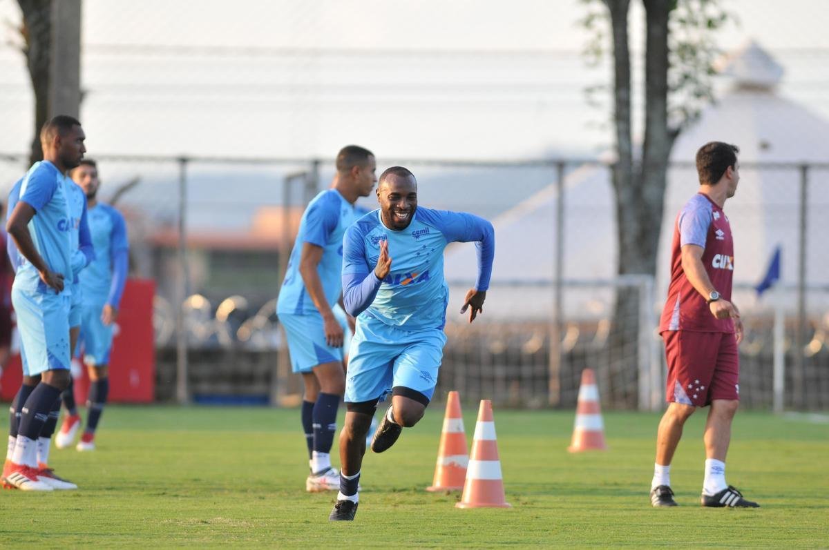 Fotos do treino do Cruzeiro desta segunda-feira, na Toca da Raposa II (Alexandre Guzanshe/EM D.A Press)