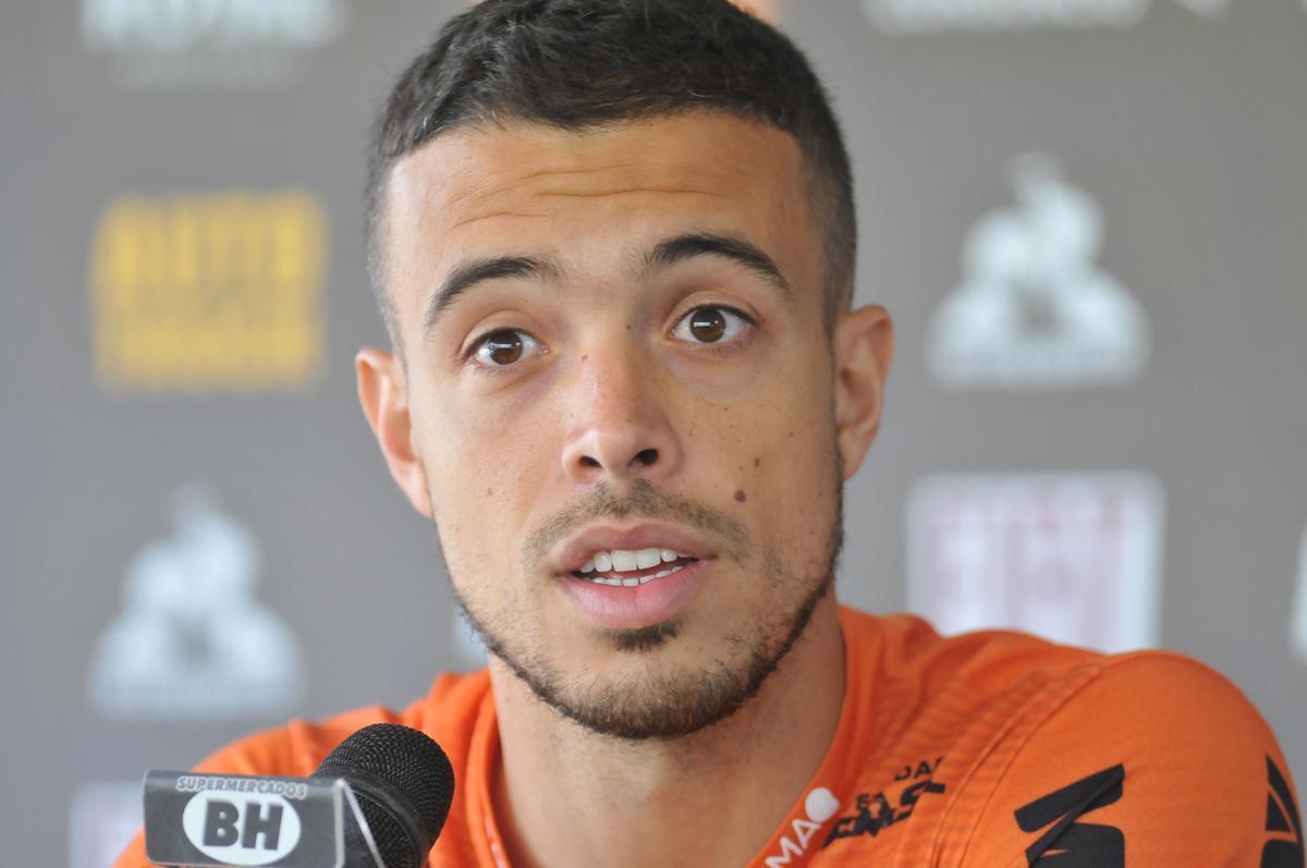 Tarde na Cidade do Galo teve entrevista de Di Santo, pronunciamento de Rui Costa e treino