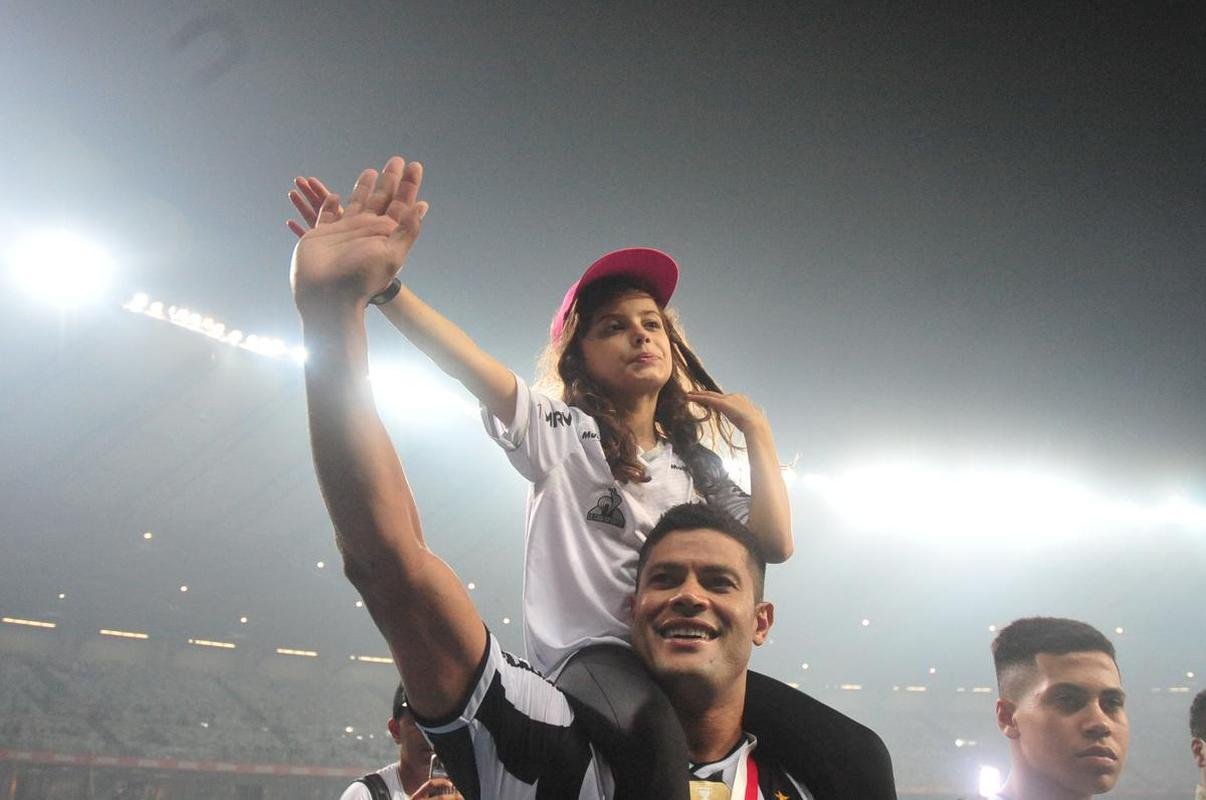 Festa do Atltico no Mineiro pela conquista do tricampeonato mineiro. Galo derrotou o Cruzeiro por 3 a 1 na final nica do estadual. Gols foram de Hulk (2) e Nacho