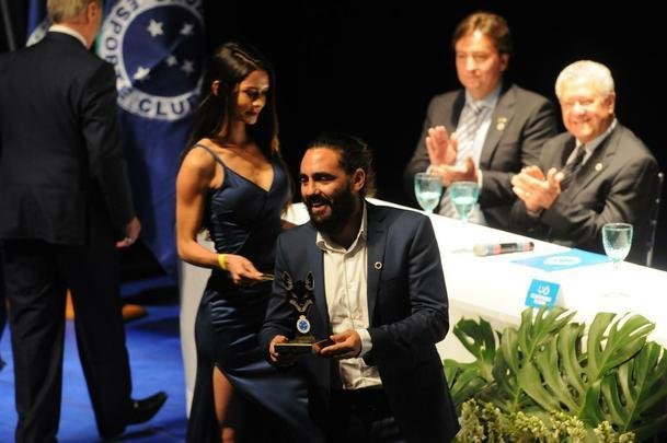 Ex-lateral Sorn foi um dos homenageados em posse de Wagner Pires de S