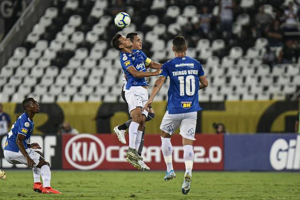 Fotos de Botafogo x Cruzeiro, no estádio Nilton Santos, pela 29ª rodada do Brasileiro