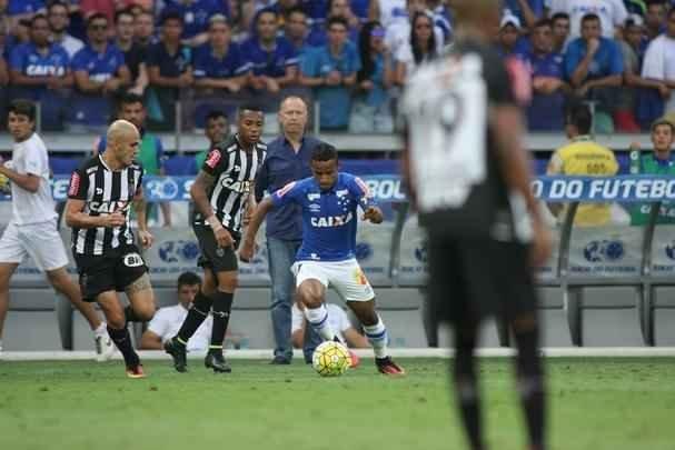 Imagens do segundo tempo do clssico entre Cruzeiro e Atltico, no Mineiro