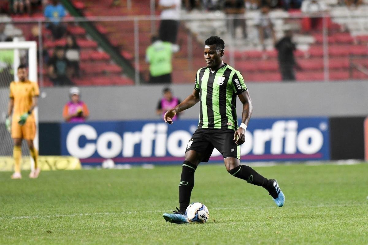 Fotos do jogo entre Amrica e Operrio