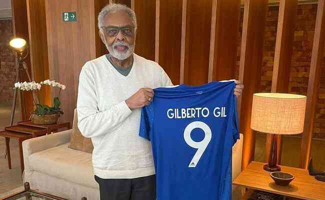 Gilberto Gil ganhou uma camisa do Cruzeiro