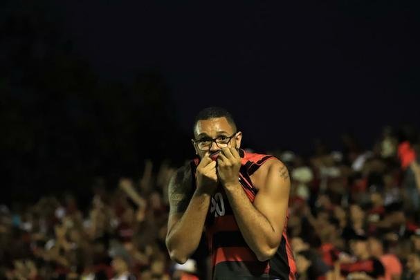 Vitória derrotou Atlético por 1 a 0, no Barradão, com gol de Léo Ceará