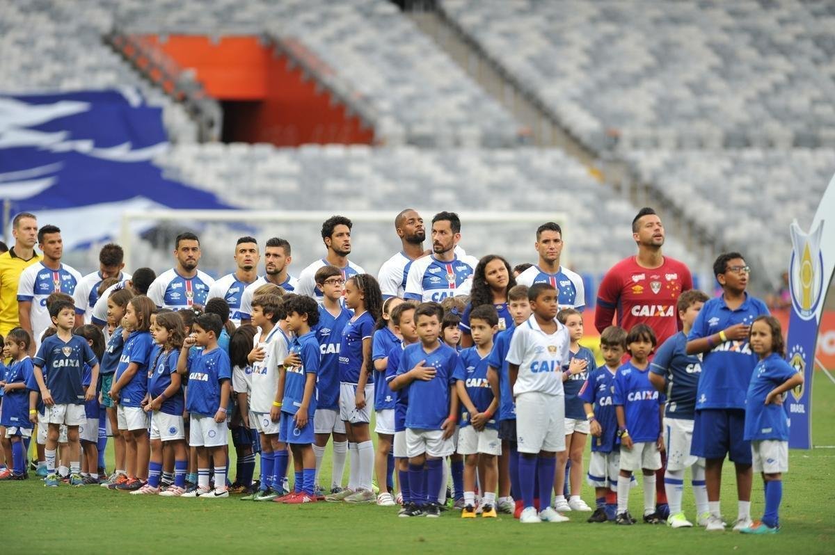 Cruzeiro estreou novo uniforme neste sbado, contra o Grmio