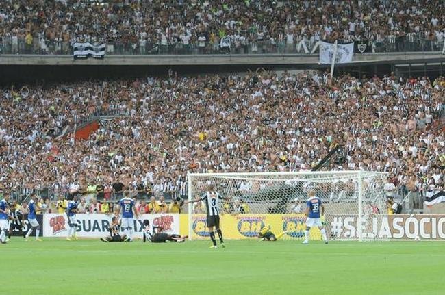 Fotos exclusivas do clssico entre Atltico e Cruzeiro na reabertura do novo Mineiro