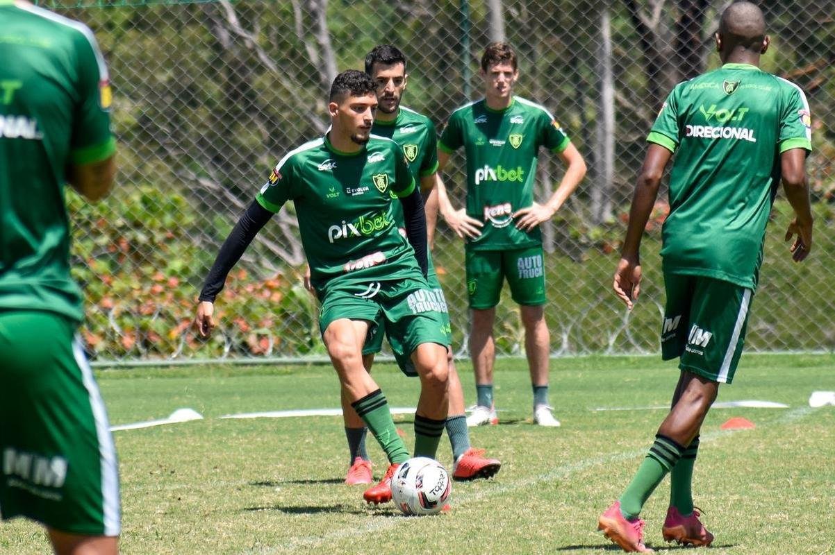 Treino do Amrica no CT Lanna Drumond nesta segunda-feira (24)